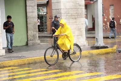 Rain coming! [Photo by SIPSE http://sipse.com/milenio/yucatan-clima-registro-lluvia-merida-domingo-agosto-166026.html]
