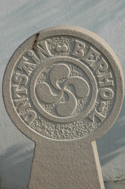 A stele from a Basque cemetery, with Basque writing and the lauburu.