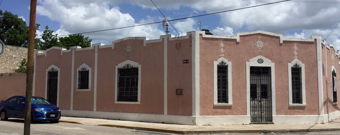 THREE BEDROOM WITH POOL AND GARAGE (TY)