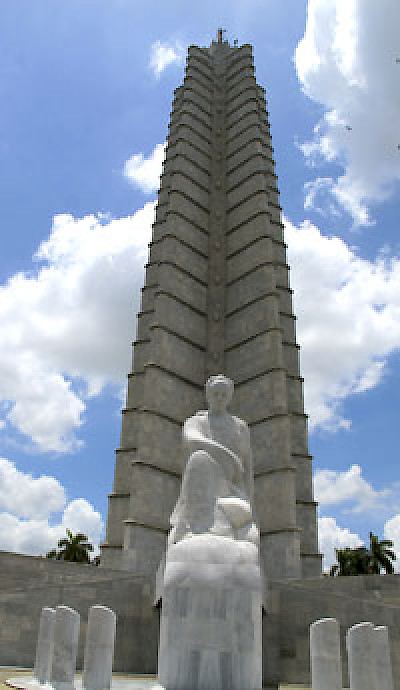 jose-marti-statue